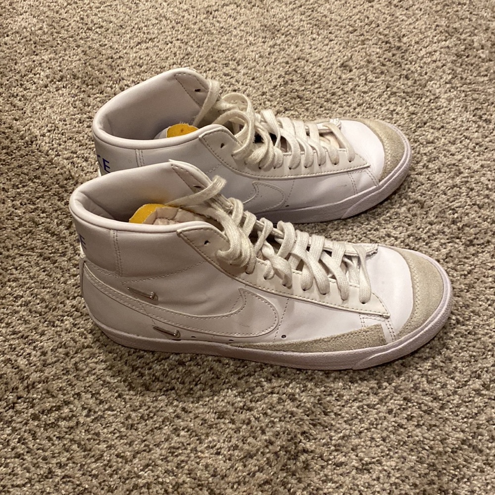 NIKE Blazer Mid 77 Shoes, 8